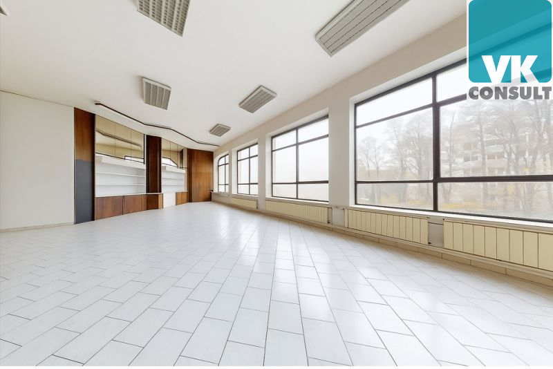 Pronájem - komerční prostory 323 m2 - Kpt. Jaroše 