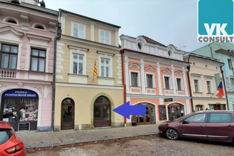 Pronájem - obchodní prostory na náměstí - Litomyšl