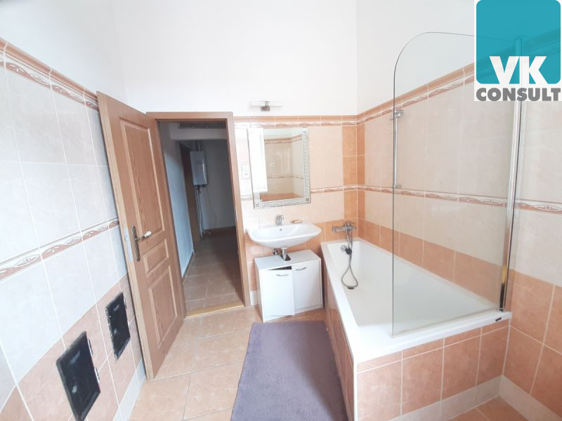 Pronájem - atraktivní prostorný byt 4+kk v centru 