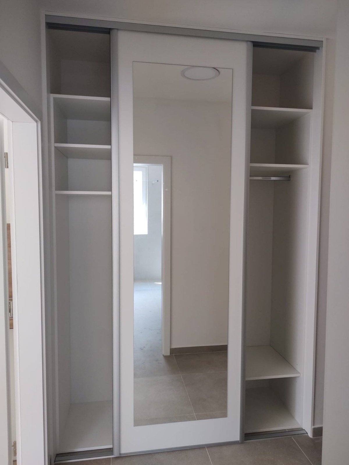 4 vestavěná skříň v předsíní