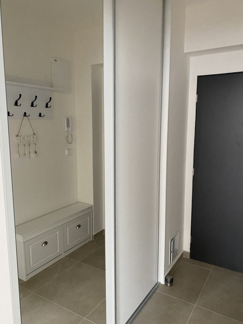 10 šatní skříň v předsíni