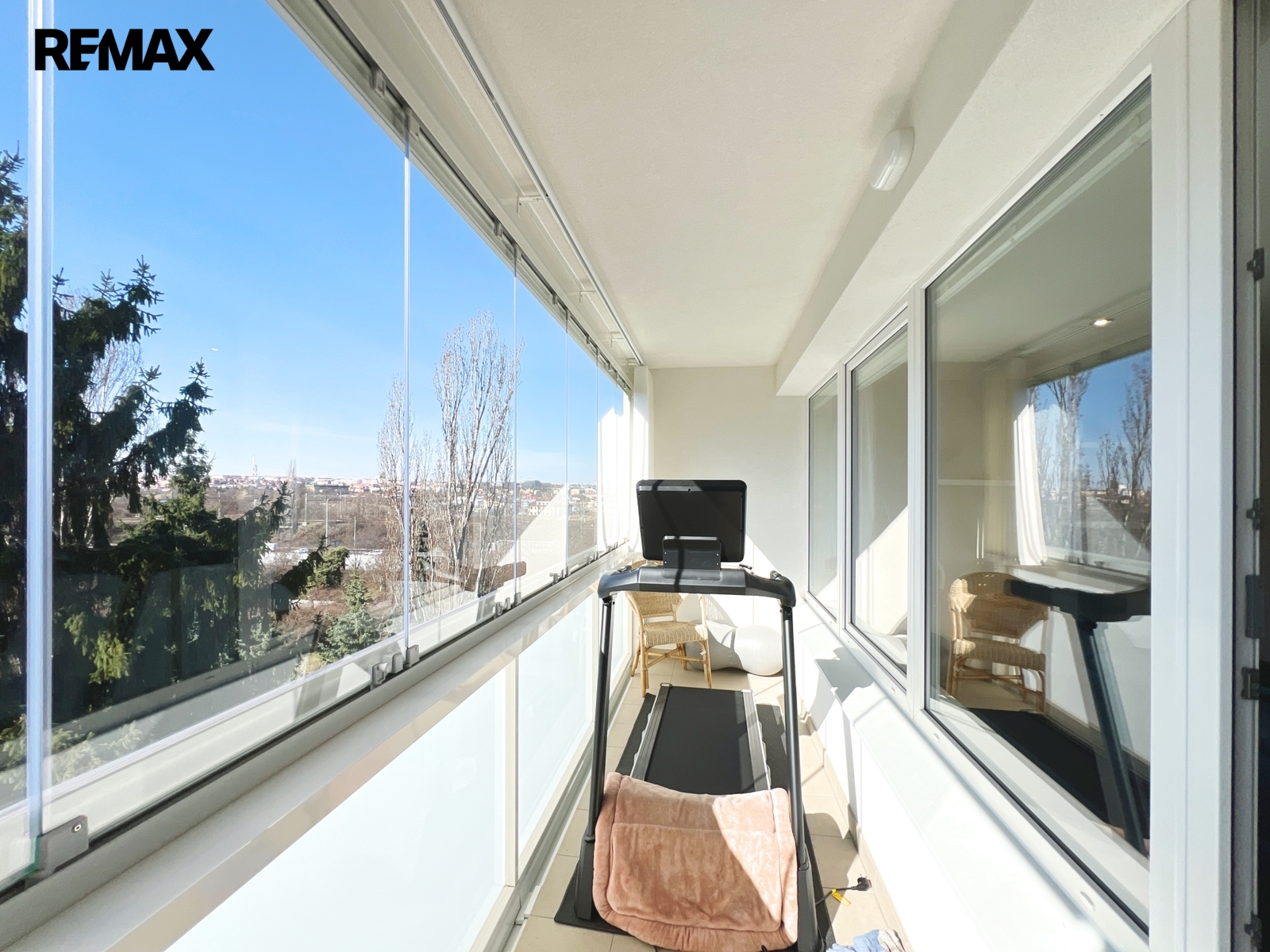 Zasklenná slunná lodžie