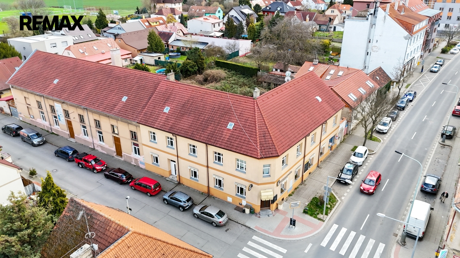 Multifunkční budova na rohu ulic Ďáblická a Kokořínská