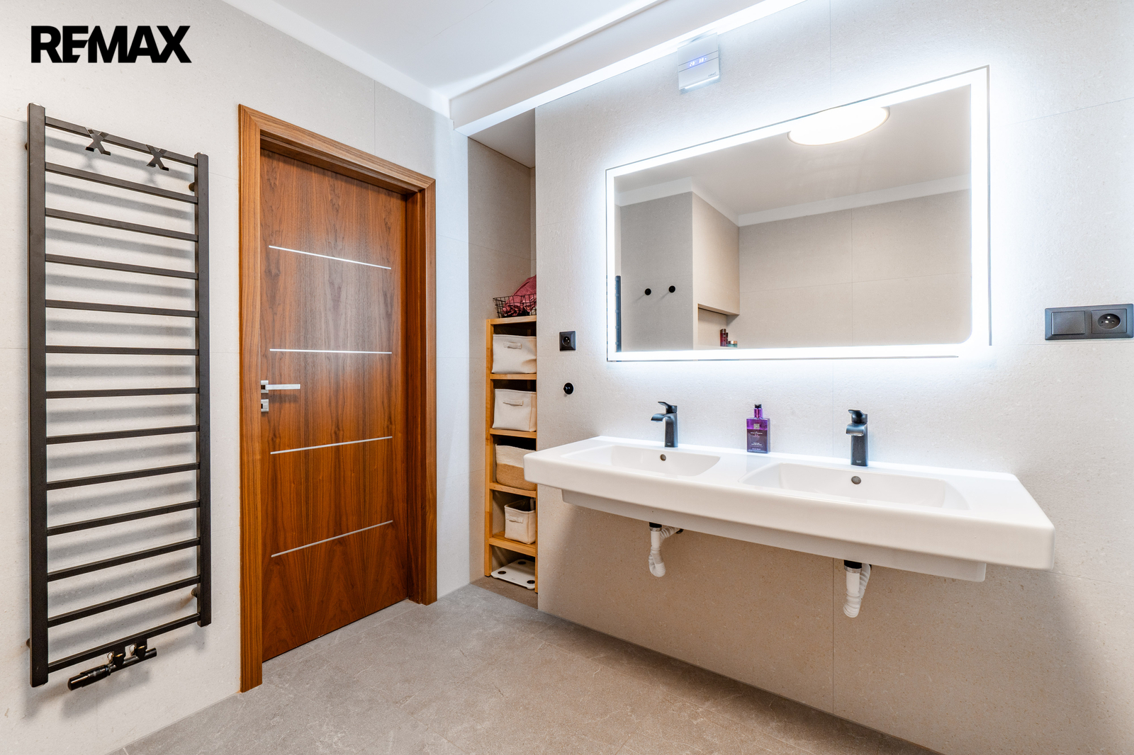 dvojumyvadlo s LED zrcadlem