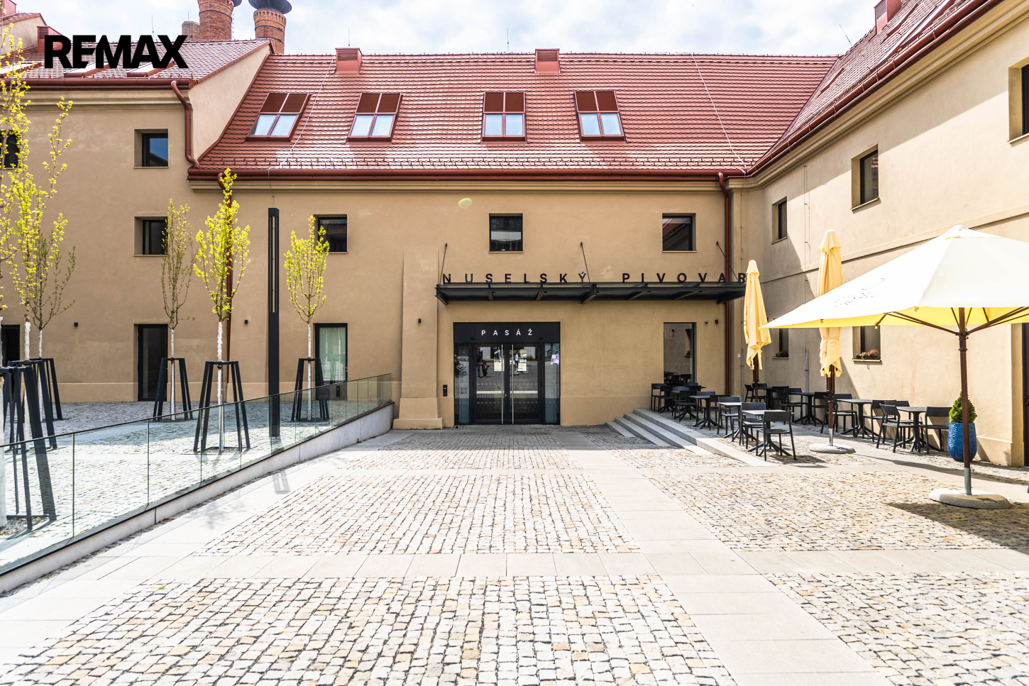 Vstup do pasáže z ulice Vrtbova