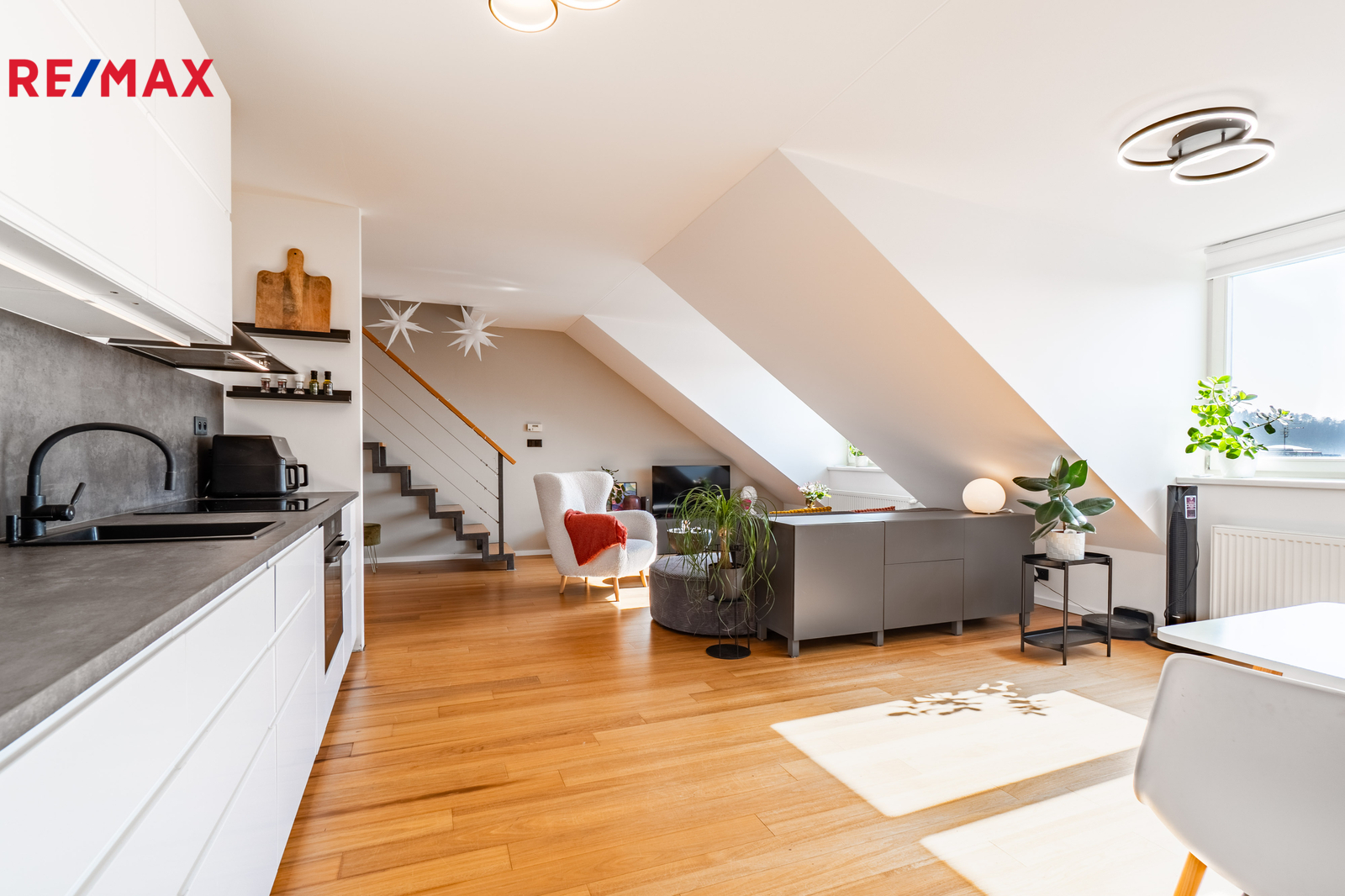 Obývací pokoj s kuchyní