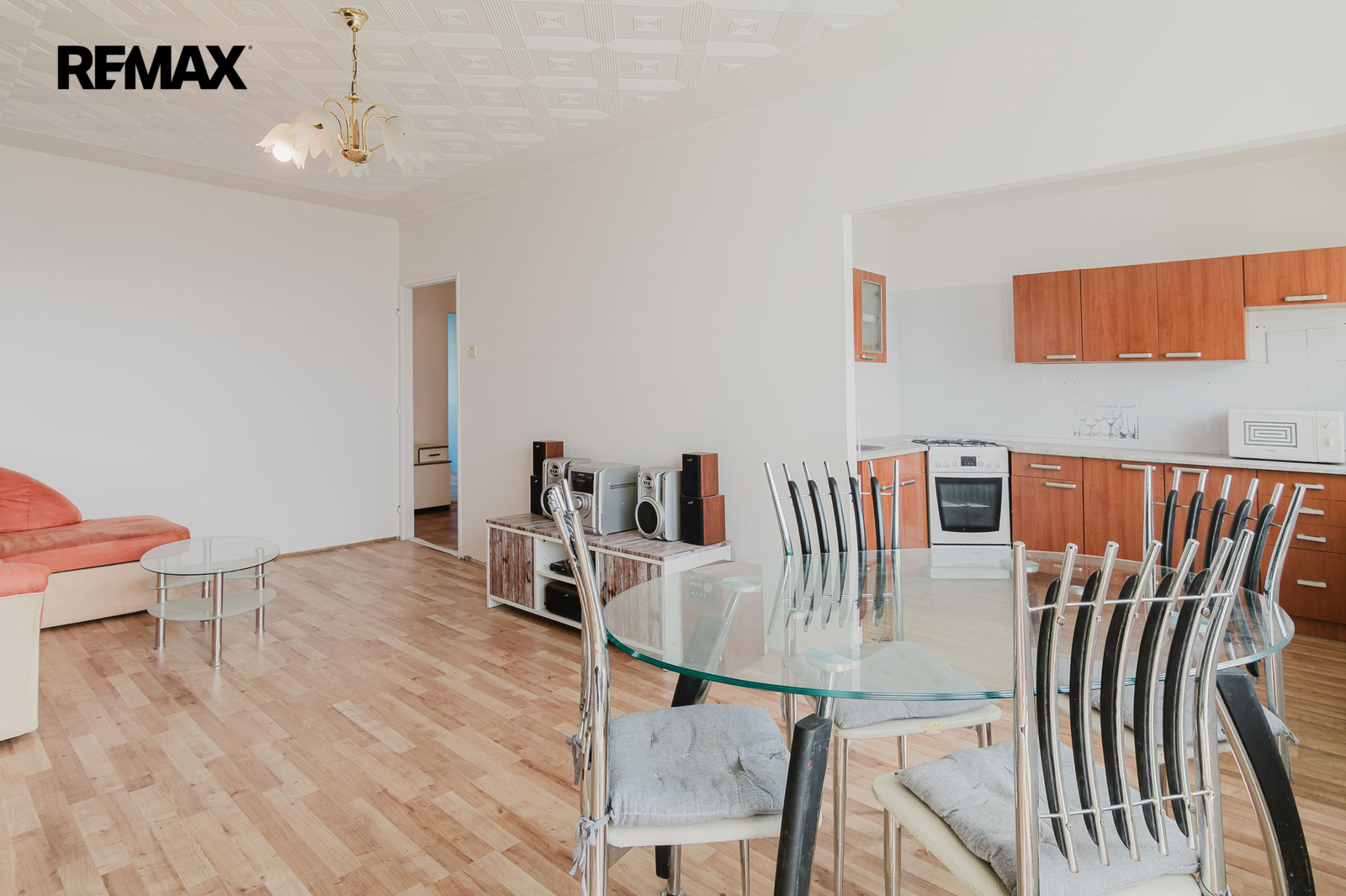 Obývací pokoj s kuchyní