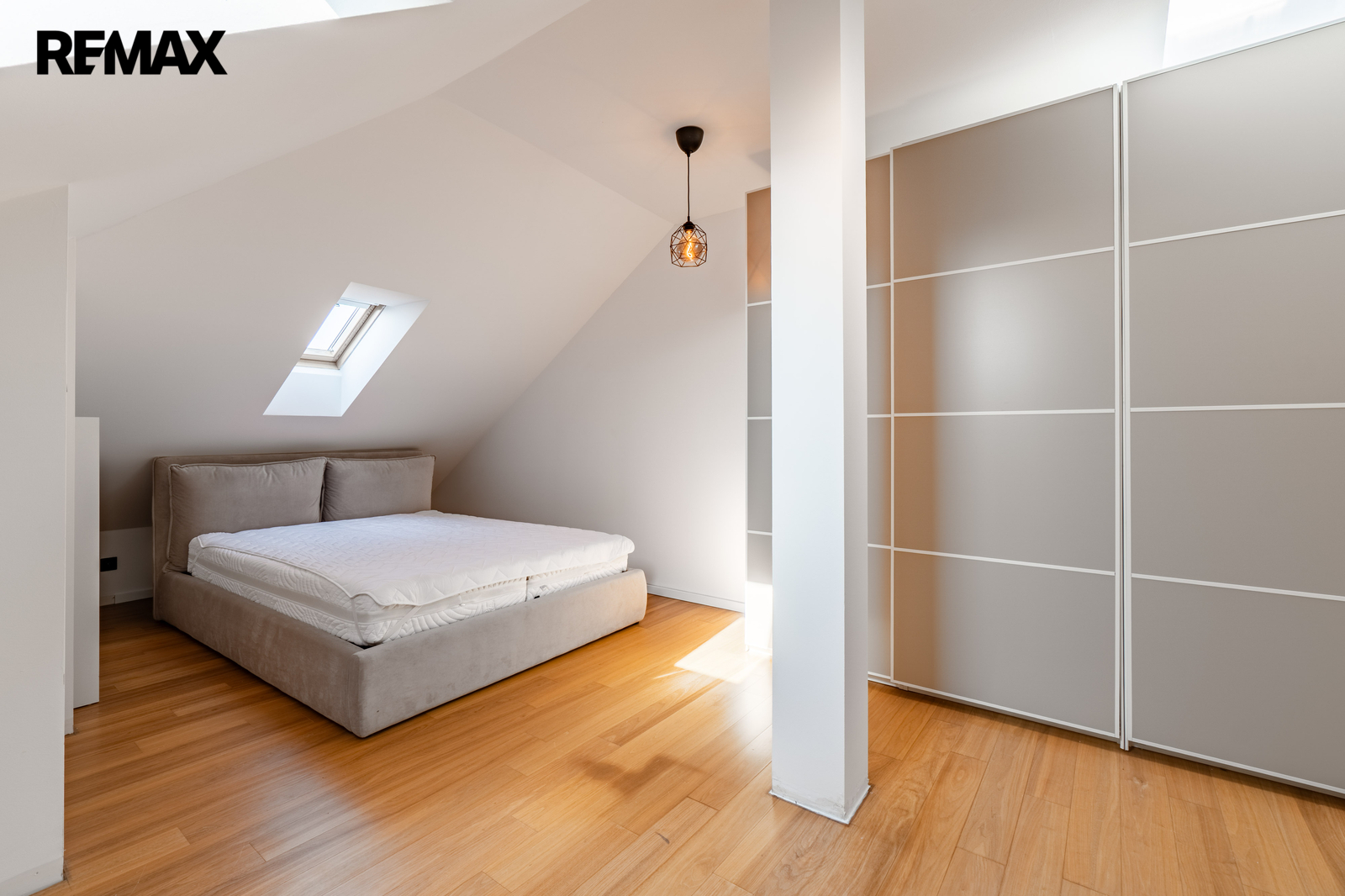 Ložnice v horním patře