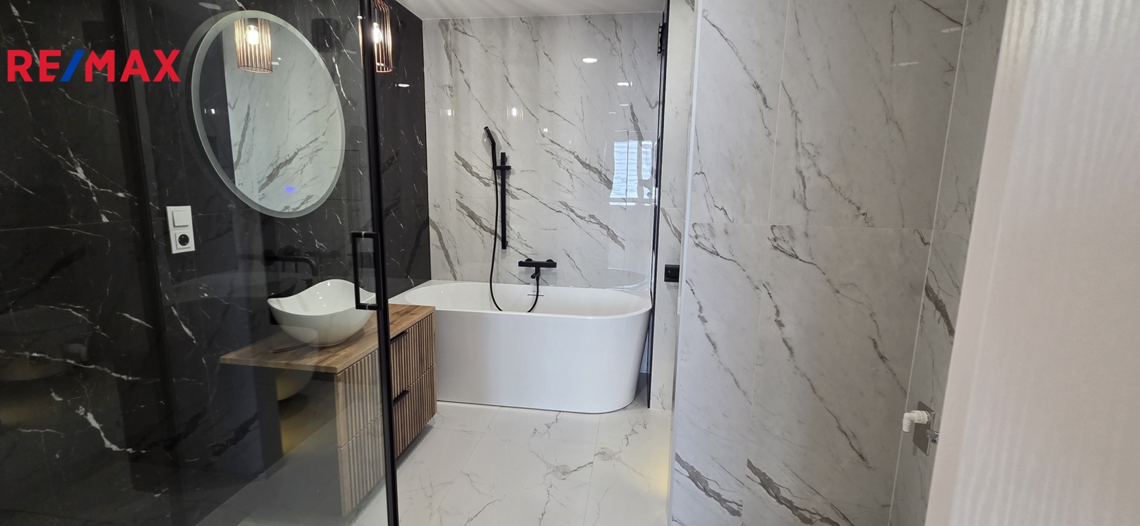 Koupelna nabízí podlahové topení