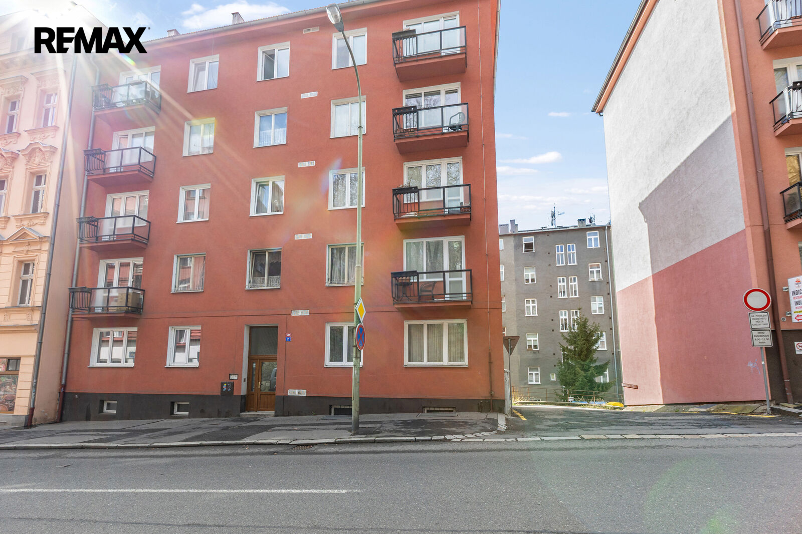 Dům