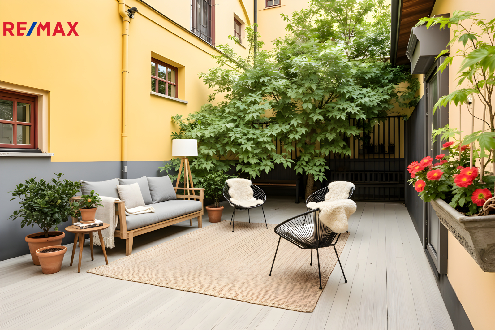 Vizualizace – návrh úpravy dvora na stylové venkovní posezení nebo klientskou zónu.