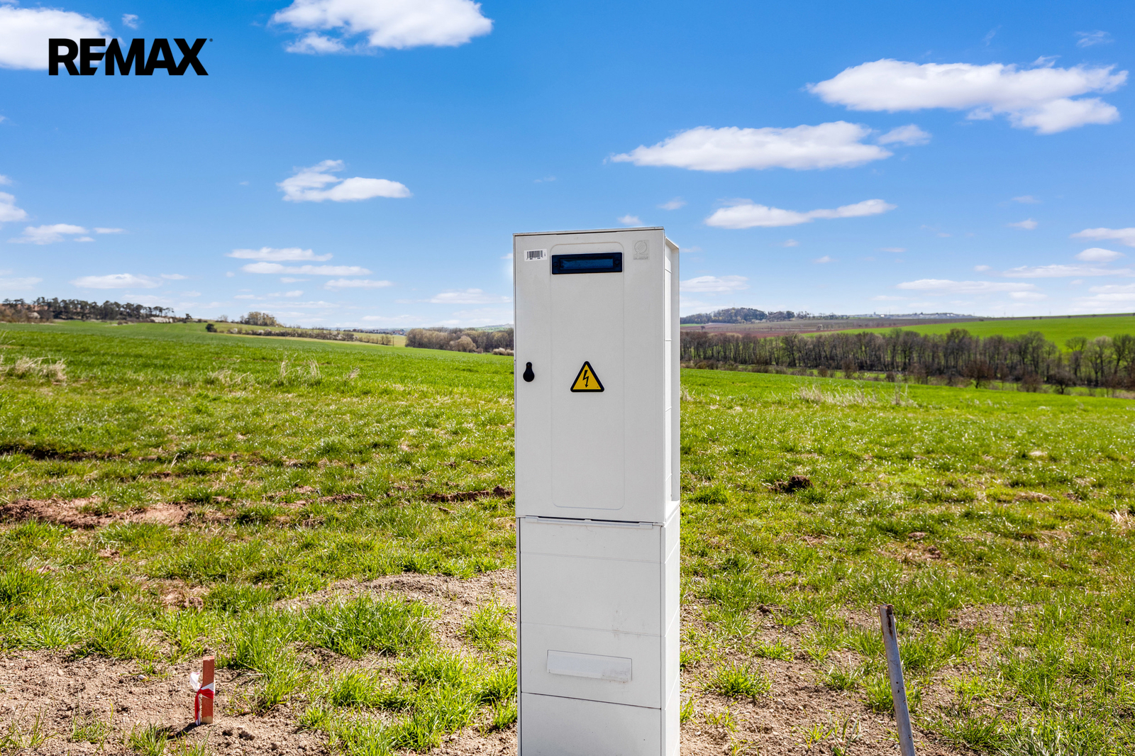 Přivedené elektřina k pozemku