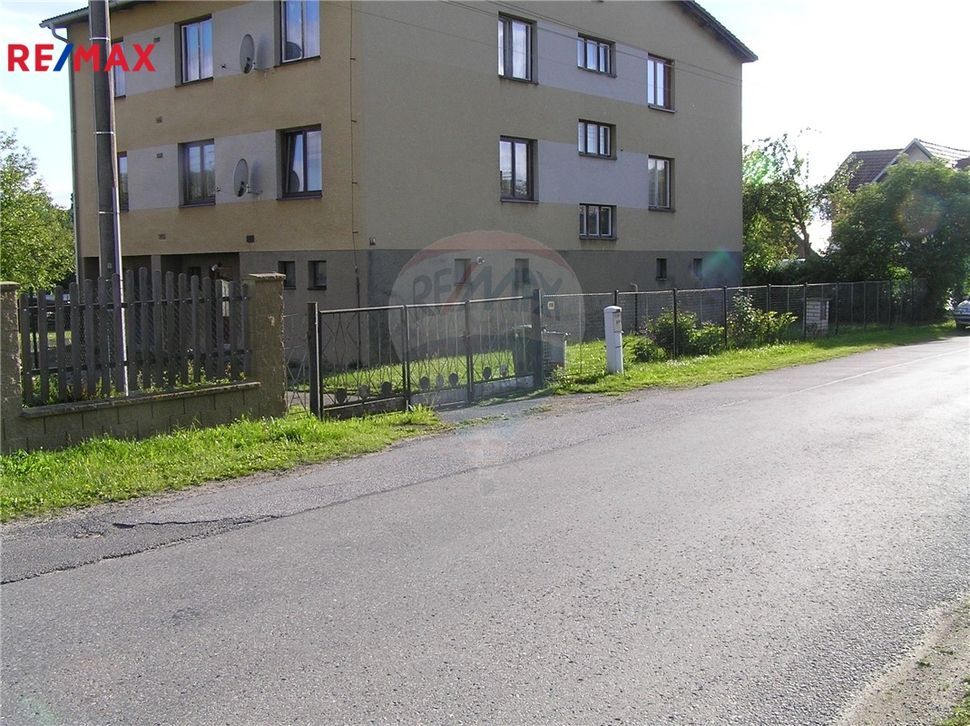 příjezdová cesta ze severu