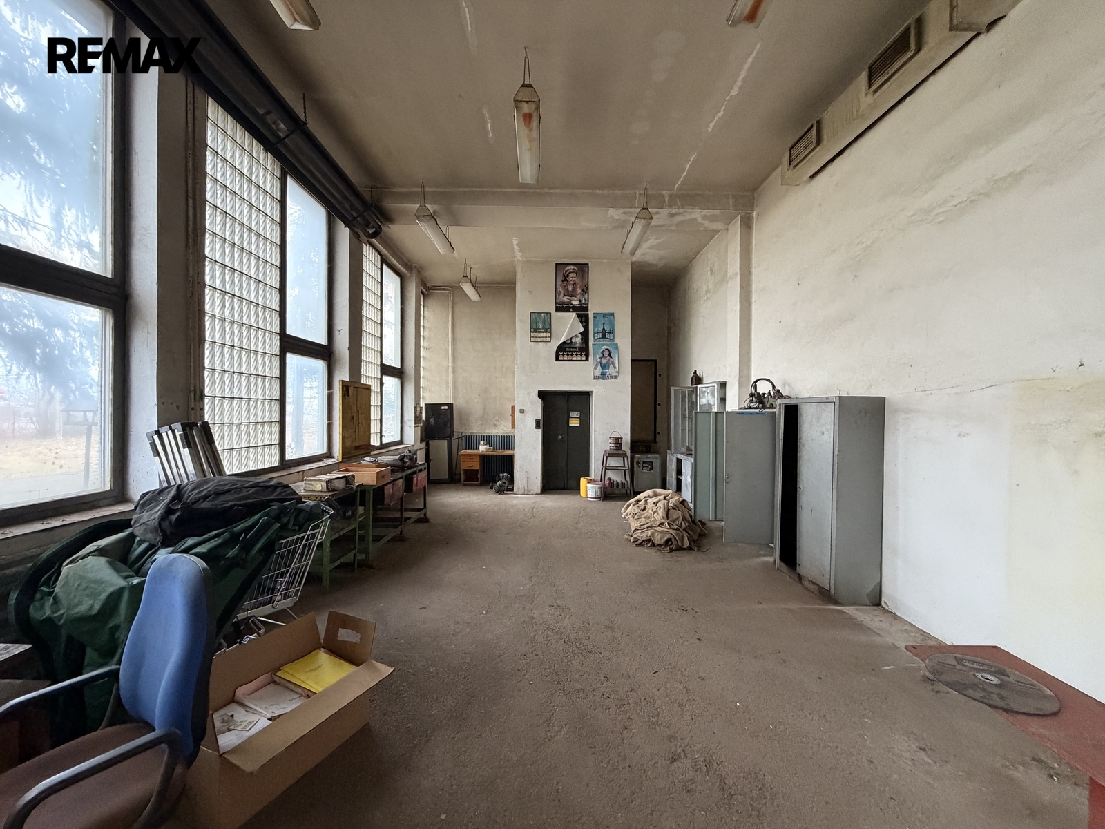 menší dílna 56 m&sup2;