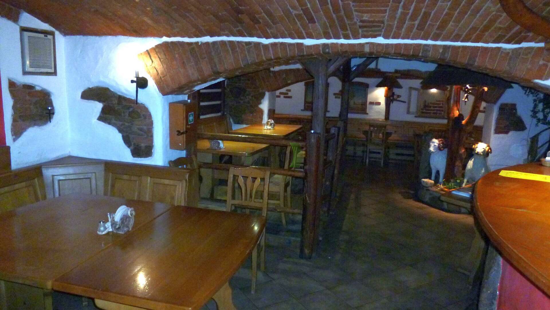 parkovací stání ve dvoře