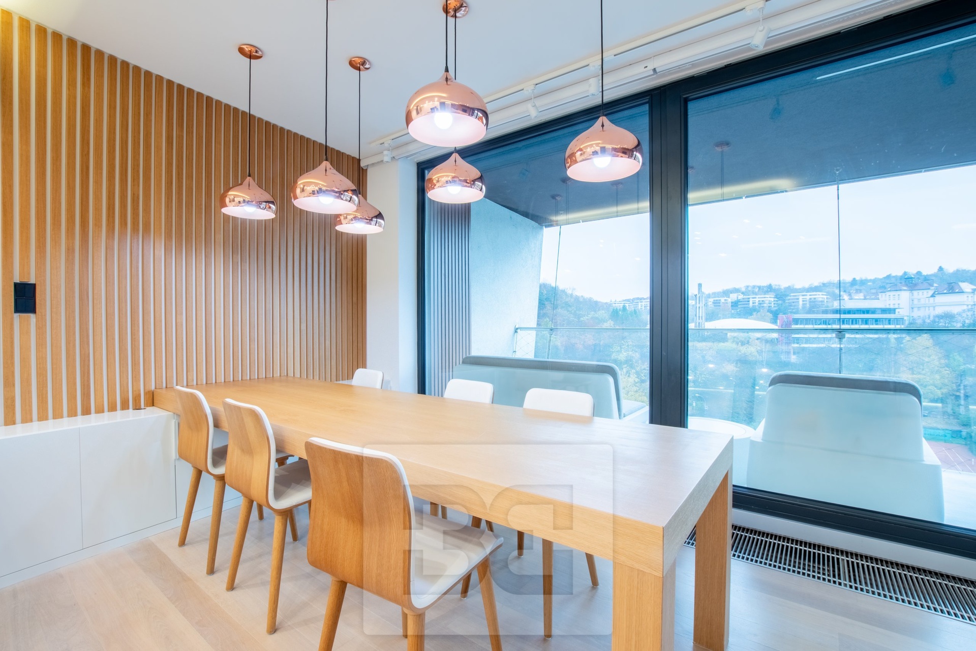 Jídelní stůl pro 6 lidí