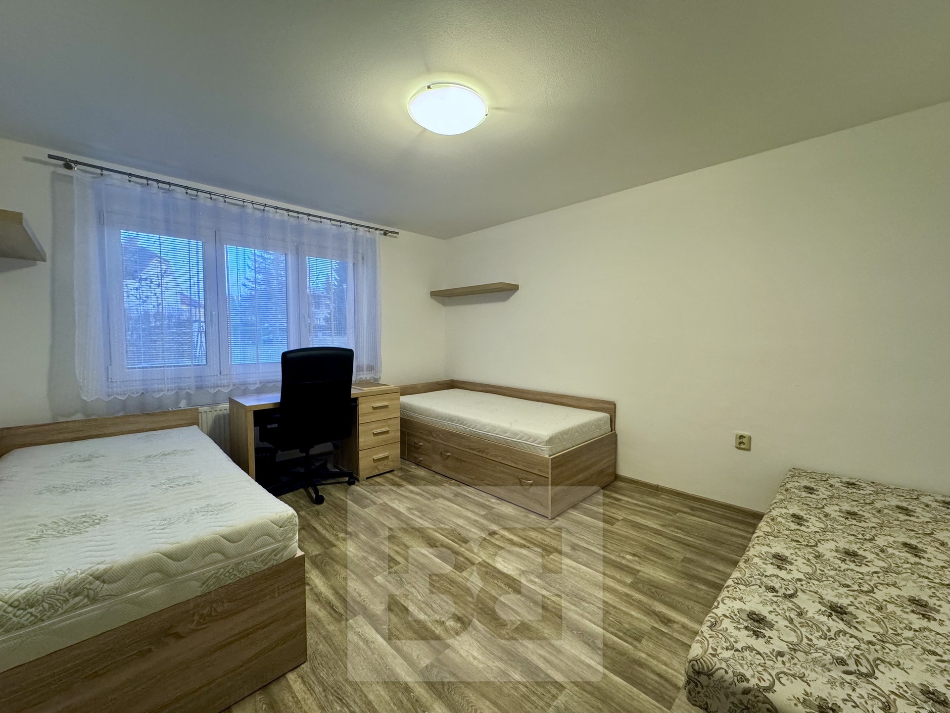 5341421D-6ADF-4B47-969D-42510F5720D1_1_201_a