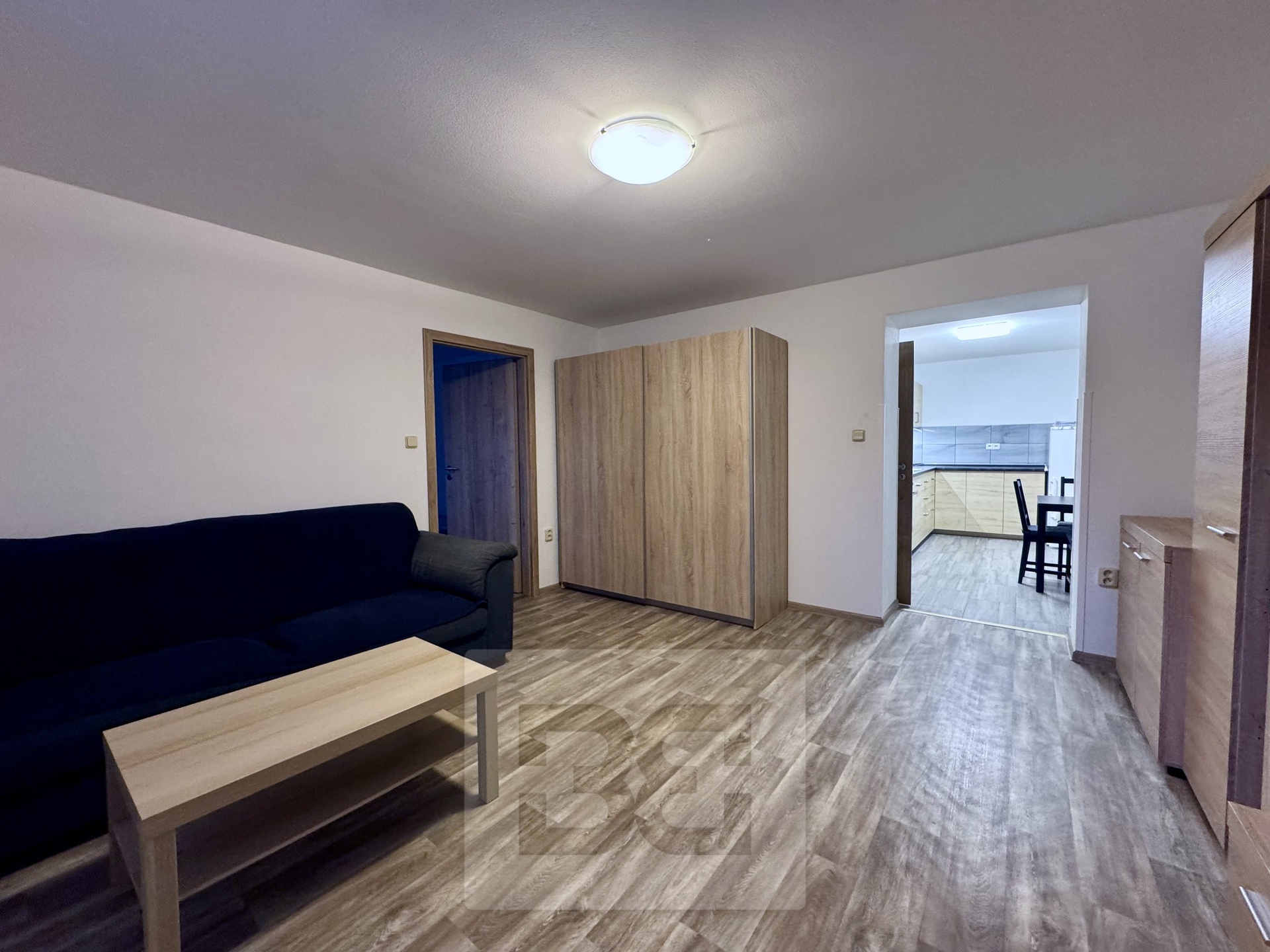 E9765B53-33E7-4255-BBAA-20C865410351_1_201_a