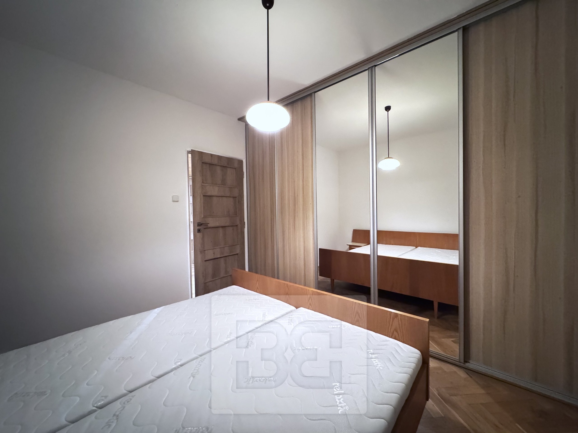 3210EC8F-2185-4834-BC73-F262D8192162_1_201_a