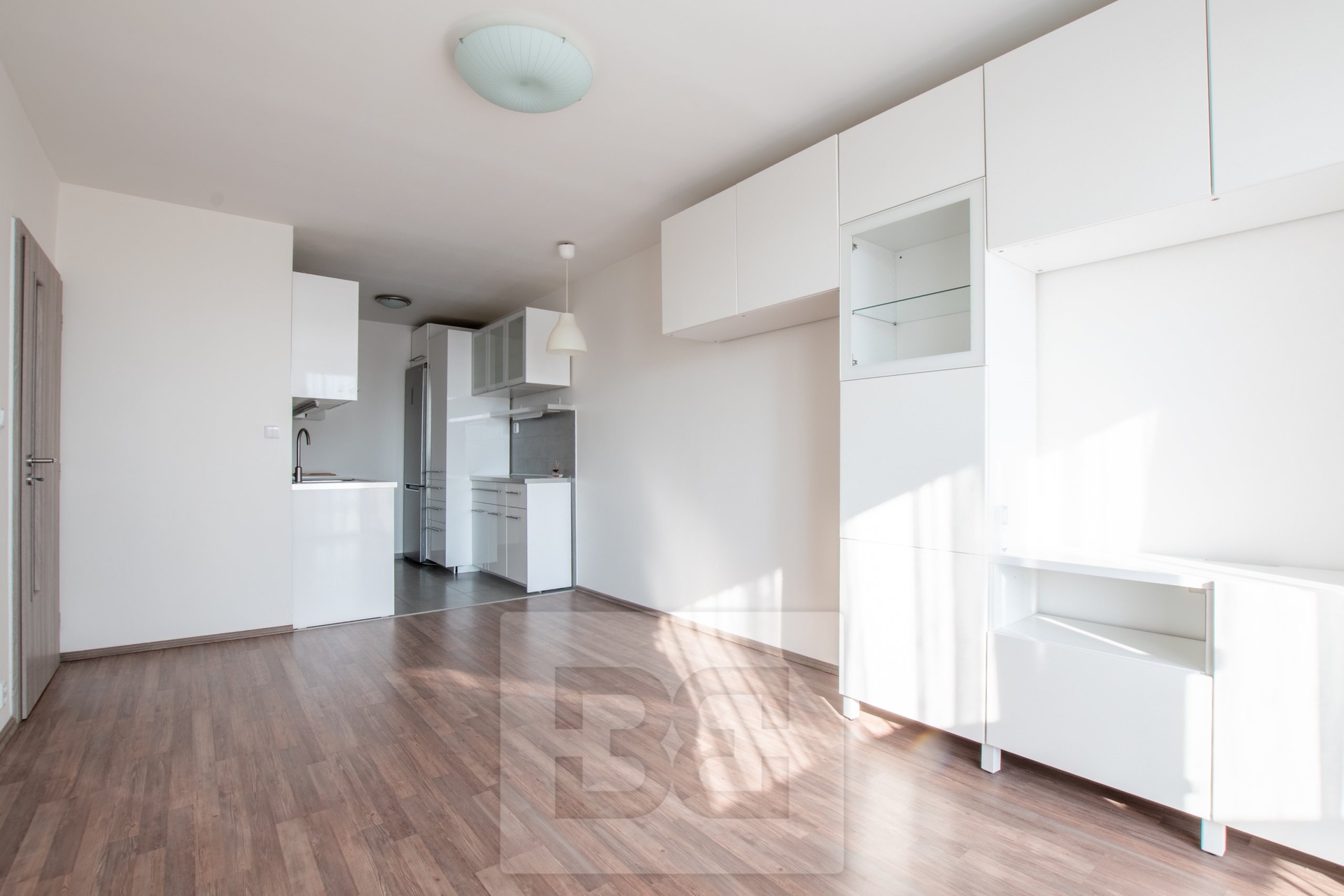 Obývací pokoj - pohled na kuchyň