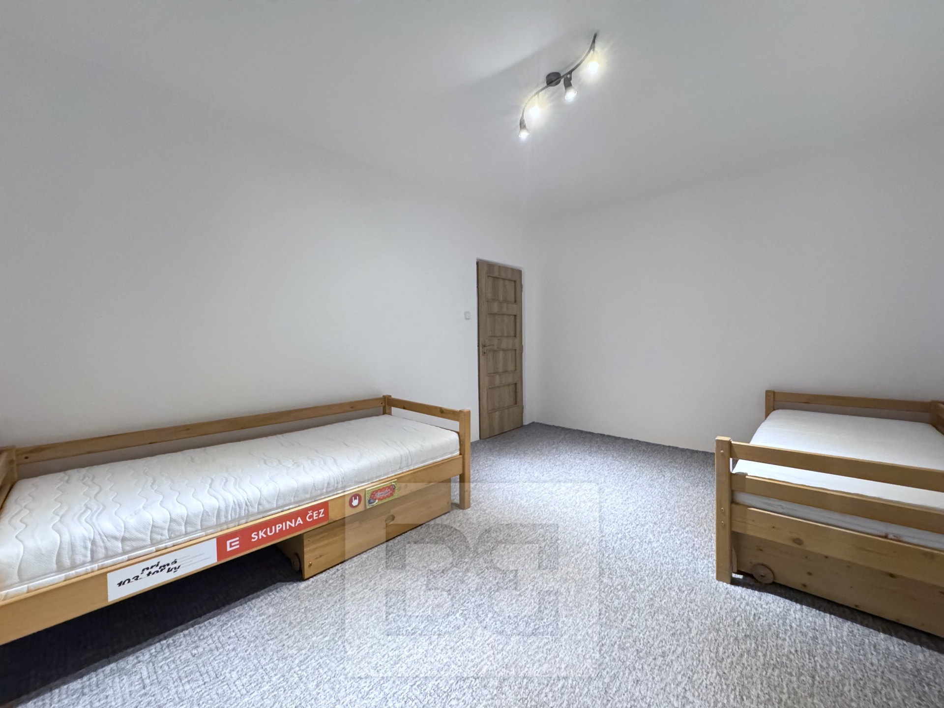 B495C23D-59C5-45AD-BEFB-E0D93833FCA7_1_201_a