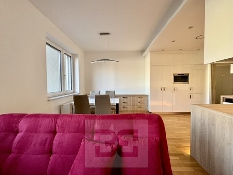 DCD1A768-8A36-48B7-B04C-718EBA4ECEFA_4_5005_c