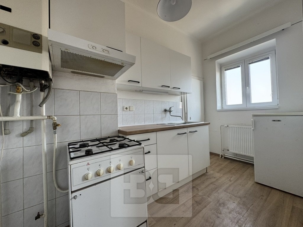 3CAF5EBF-2057-4F2C-8A43-3368A43705D4_1_105_c