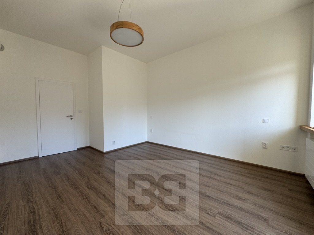 2C681767-85D1-4B38-B2FC-1141DB1640E7_1_105_c