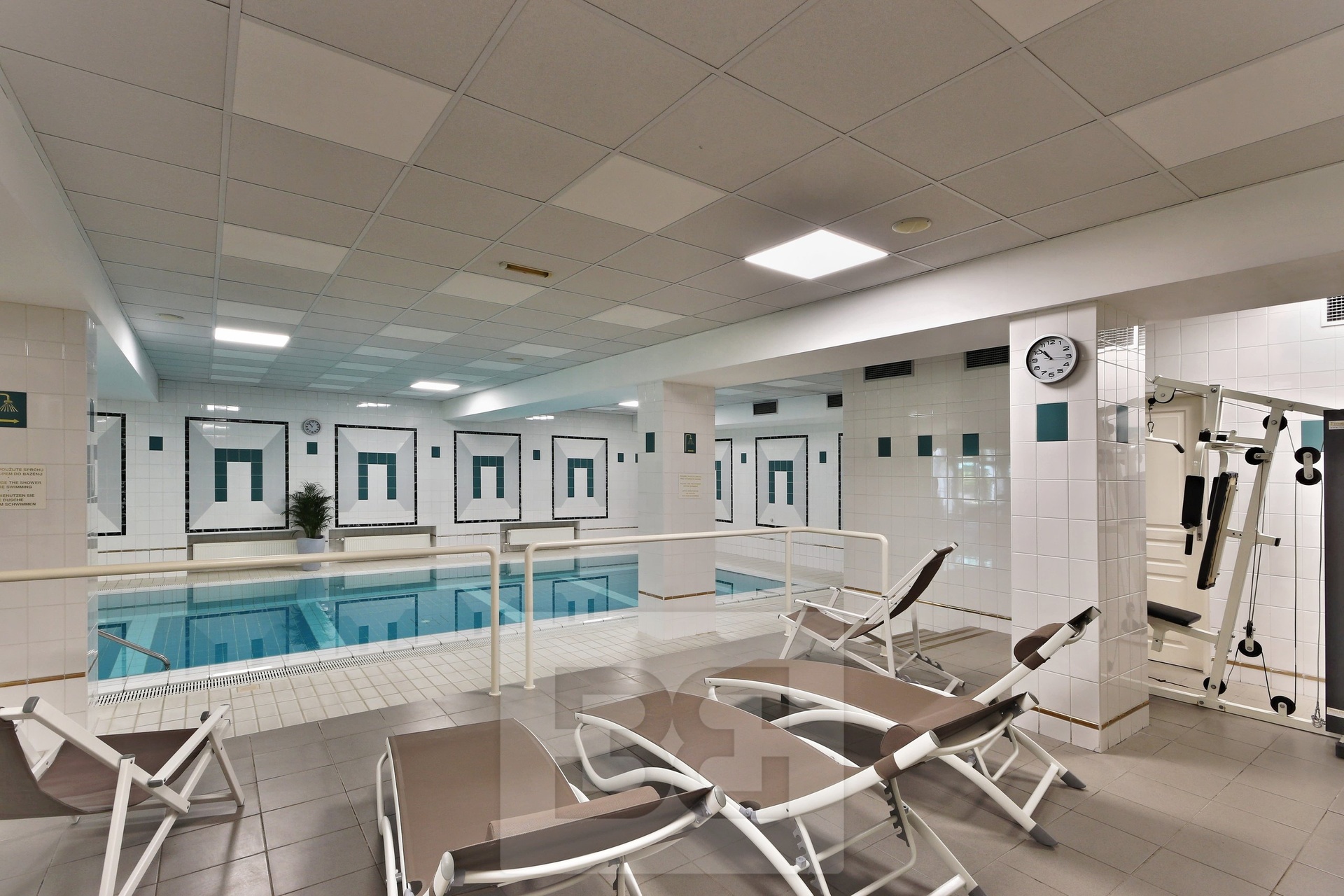 Schwimmhalle 1