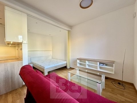 59DE9F83-836C-4616-8D57-94643901BDAA_4_5005_c