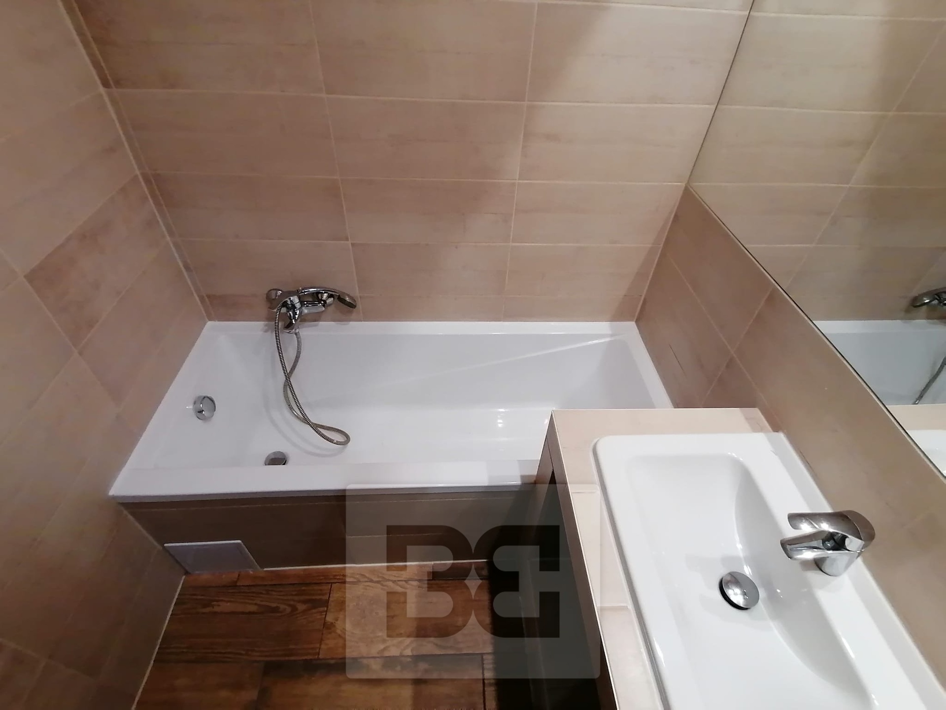 b0b9c130-09ce-46f5-8baa-521abd407d49