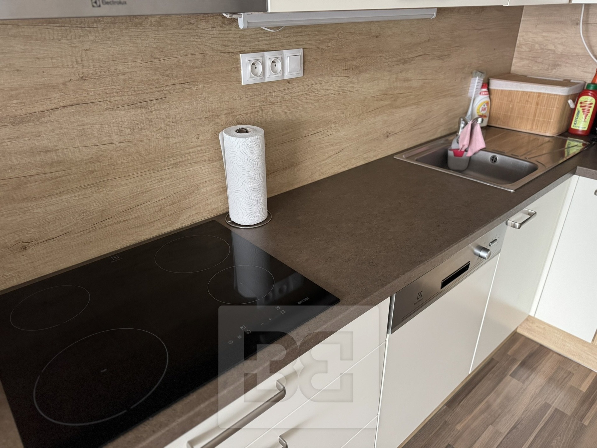 C781B1B0-5418-423B-88D0-89F6F5C7C9C0_1_102_a