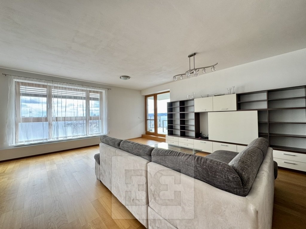 3CADDFD6-A740-45F1-A088-793695C06F57_1_105_c