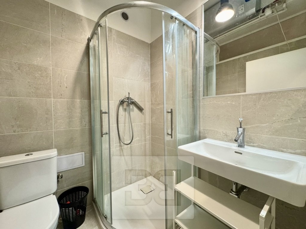 12C271A9-0982-45D3-8996-095CA2ABF700_1_105_c