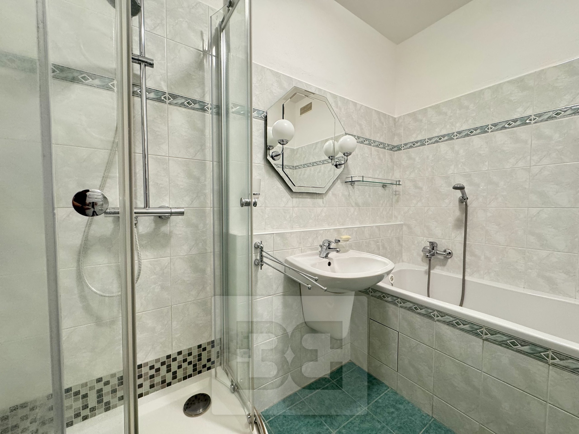 02941602-E1F5-401D-B6D4-26AE67EE74C4_1_201_a