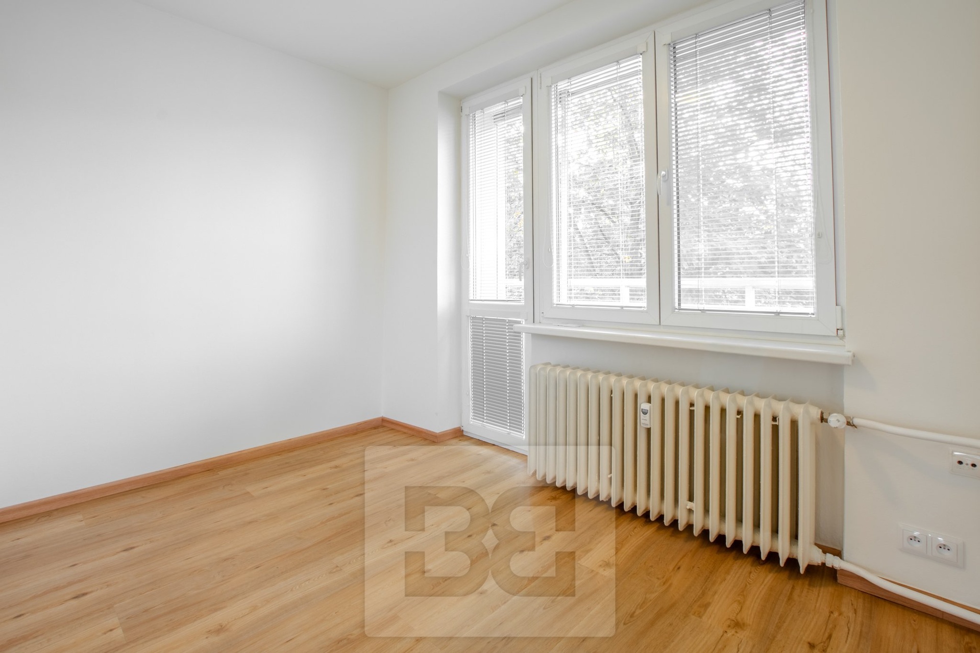 Zadní ložnice s balkonem