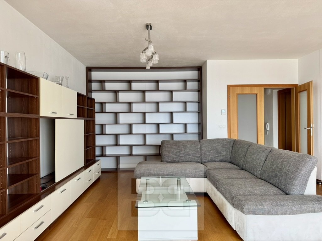 11D3A0A2-46E0-42D2-8B12-D0BF82A0082C_1_105_c