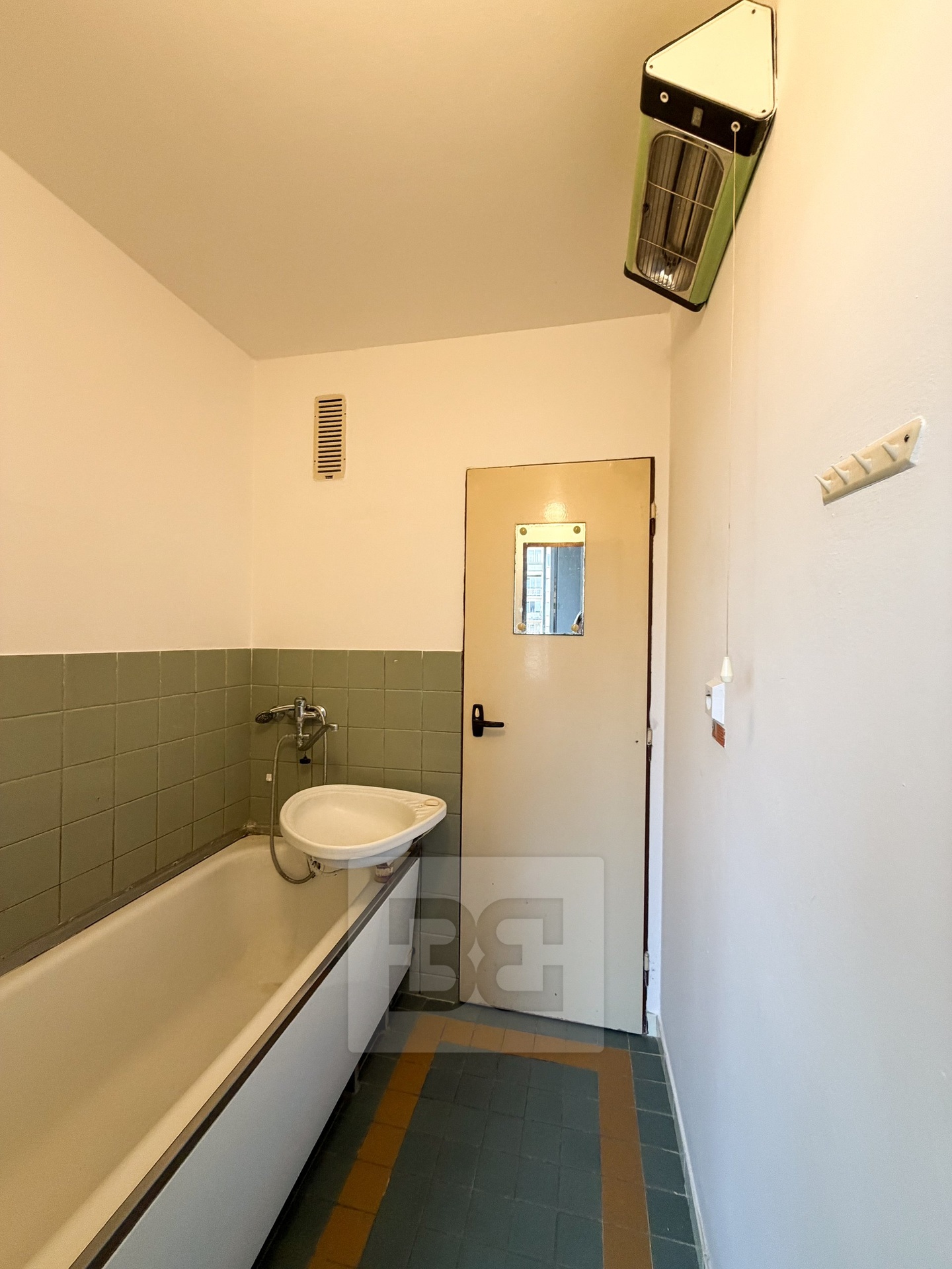 8FFECA3A-6EFE-4241-8755-E1F08E6C496E