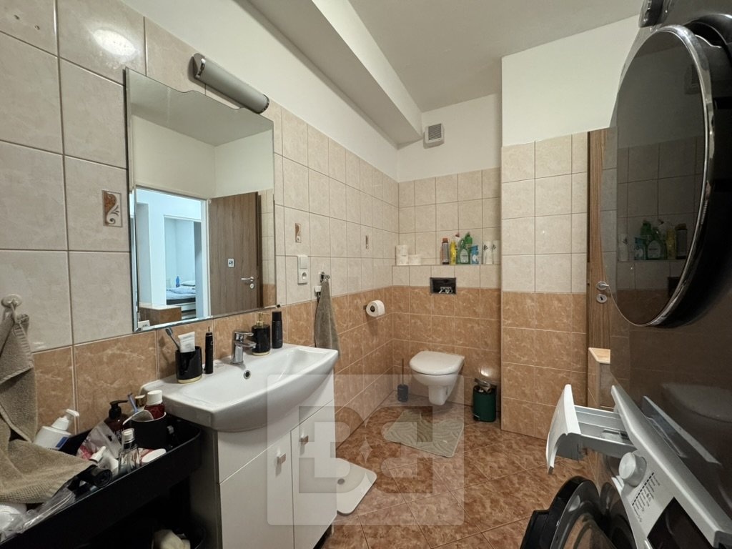 6C5E81DE-AE88-412F-9396-BA89E20AABCC_1_105_c