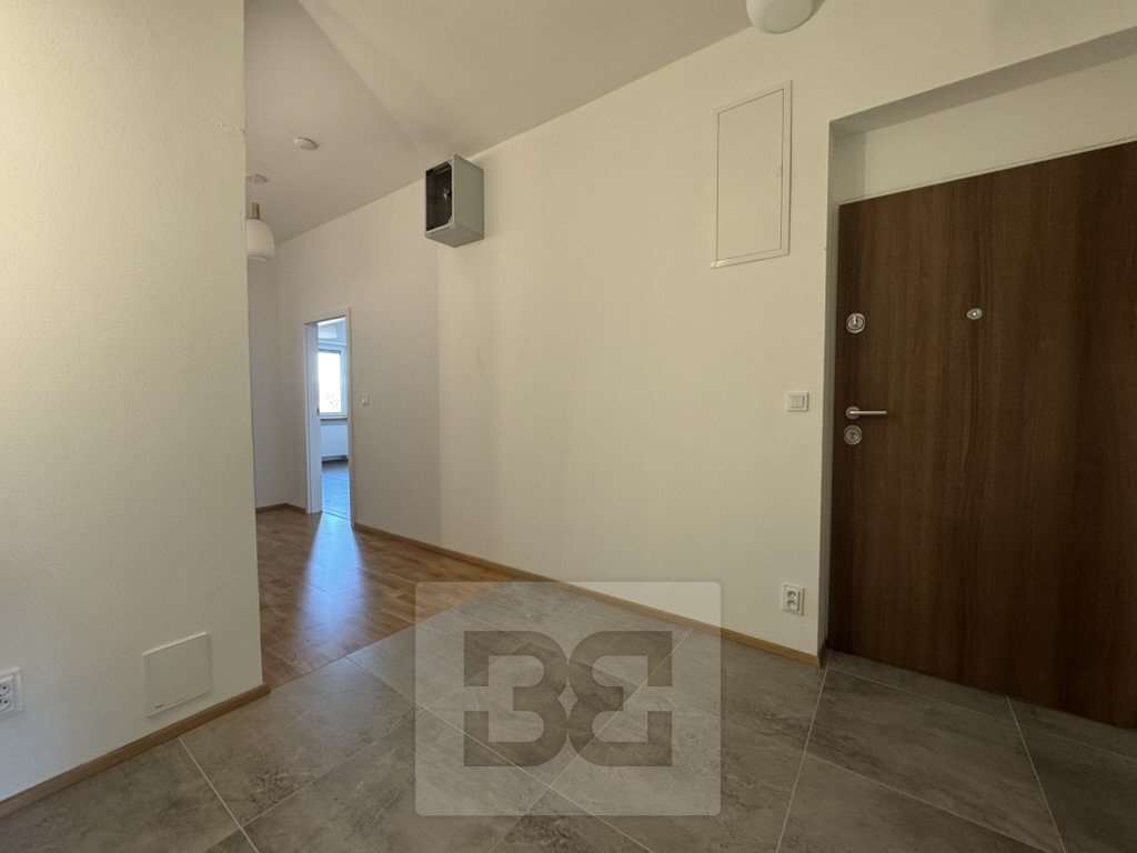 FE755491-97F2-4965-8AD1-582334BD6739_1_105_c