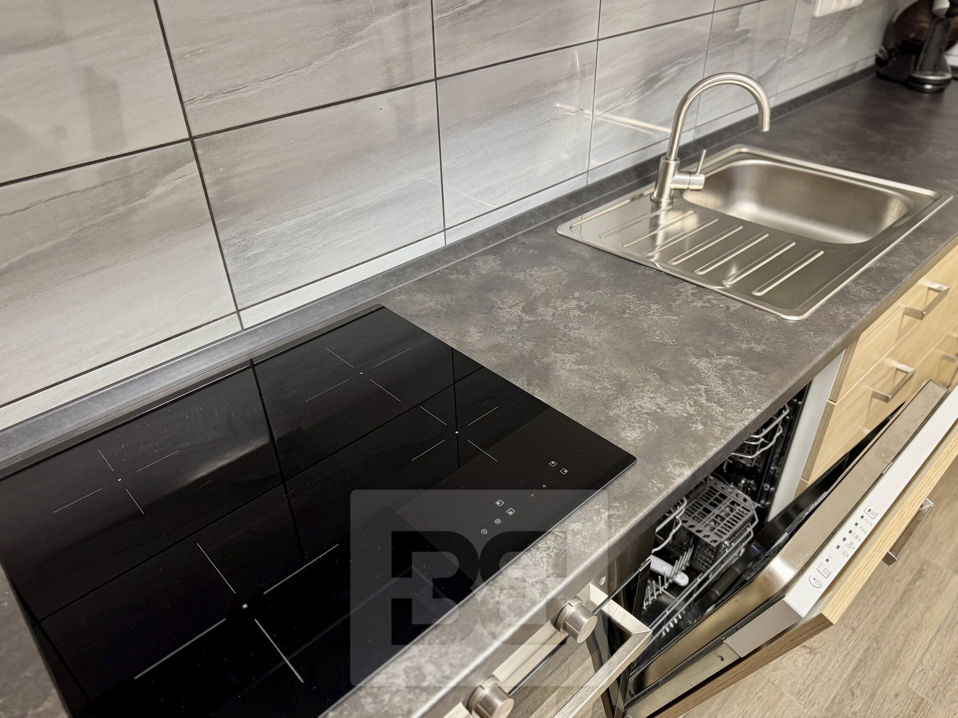 E1BFD8DA-3DB2-482B-A770-F85D8DE4CEB0_1_201_a