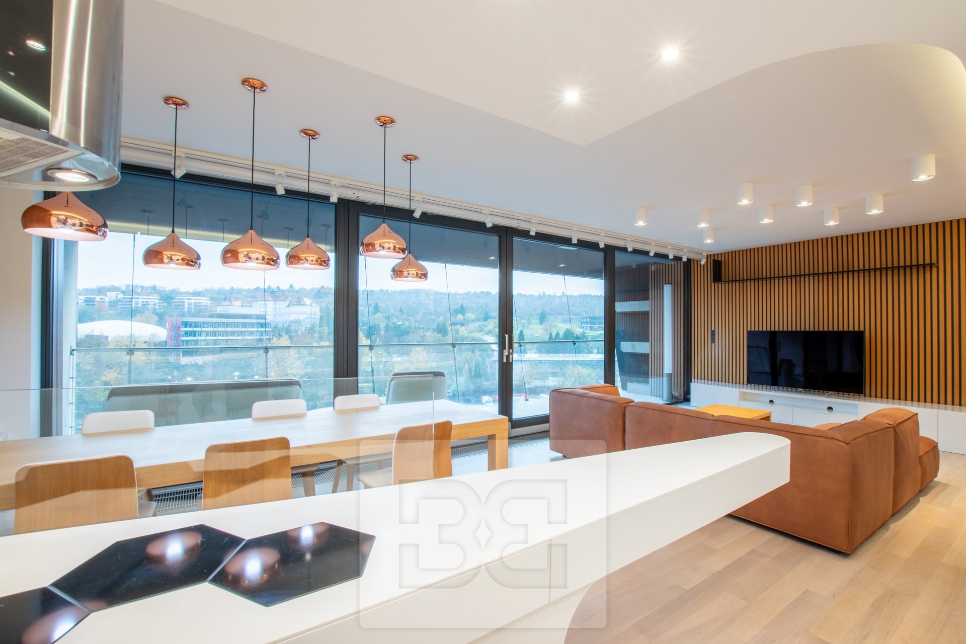 Kuchyň - pohled na obývací pokoj