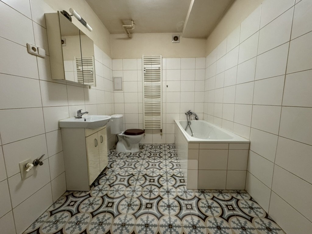 8E5DF458-768D-47EA-AB2B-932A74CD5681_1_105_c