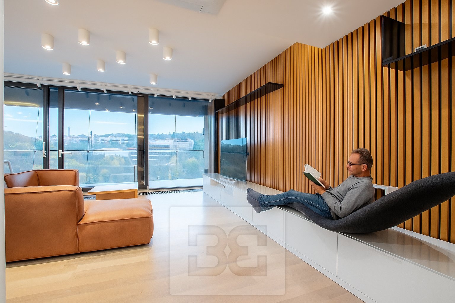 Obývací pokoj - pohled na televizní stěnu