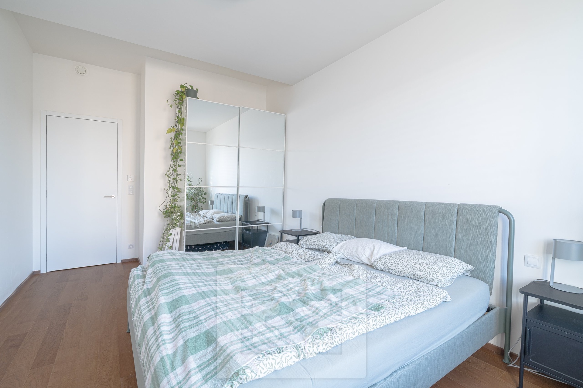 Ložnice - pohled od okna