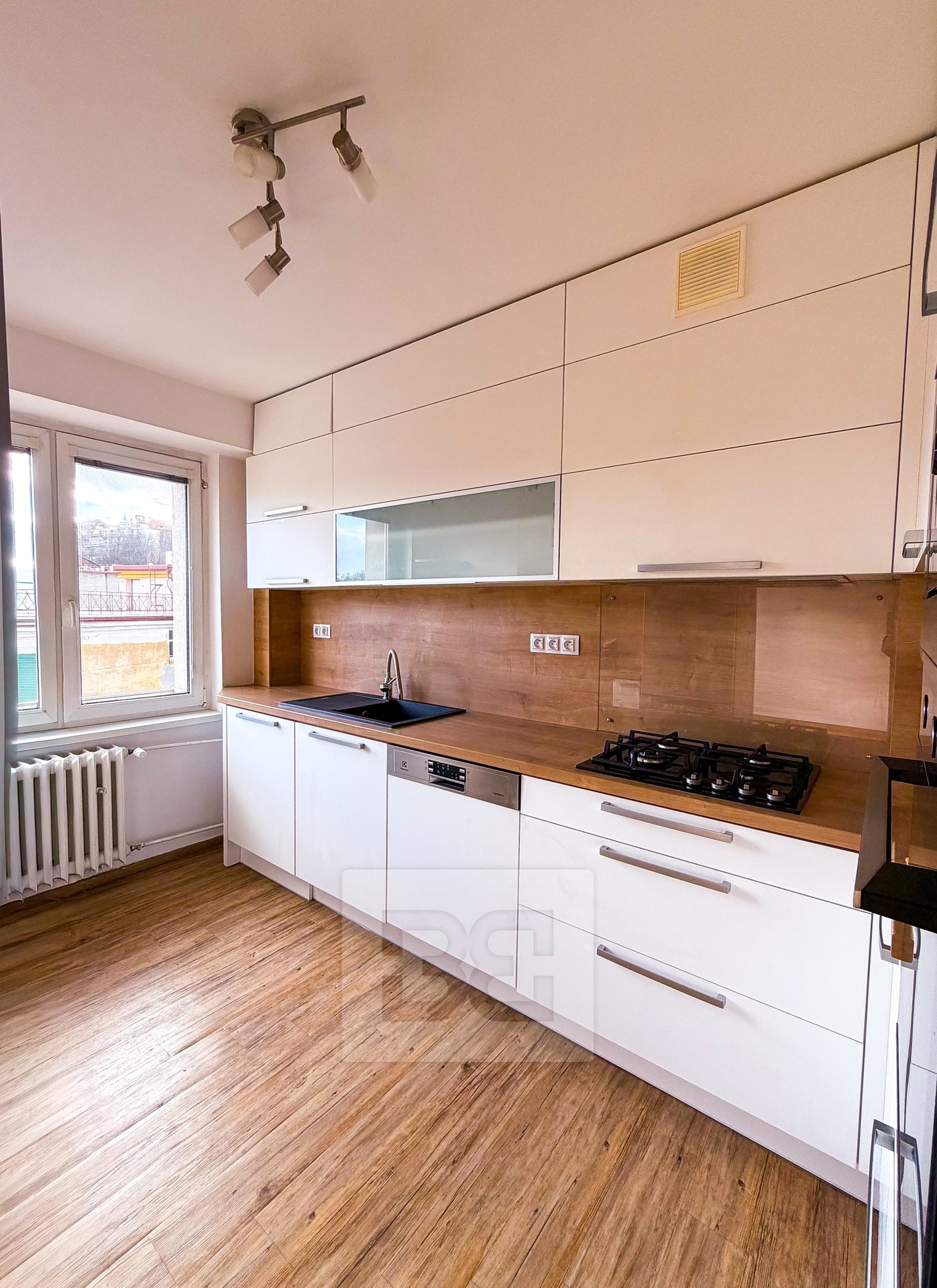 7D335C2F-B6B9-416F-BEC0-39086D4F99F5