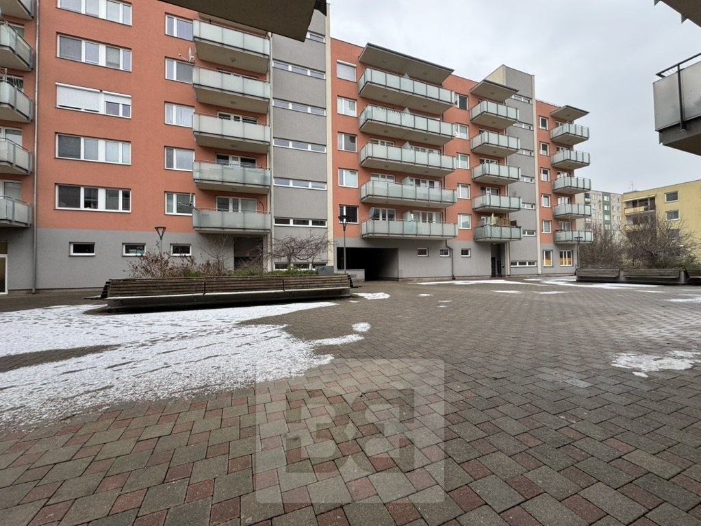 83BAD691-D33E-40E0-B148-5D8189544C7F_1_105_c