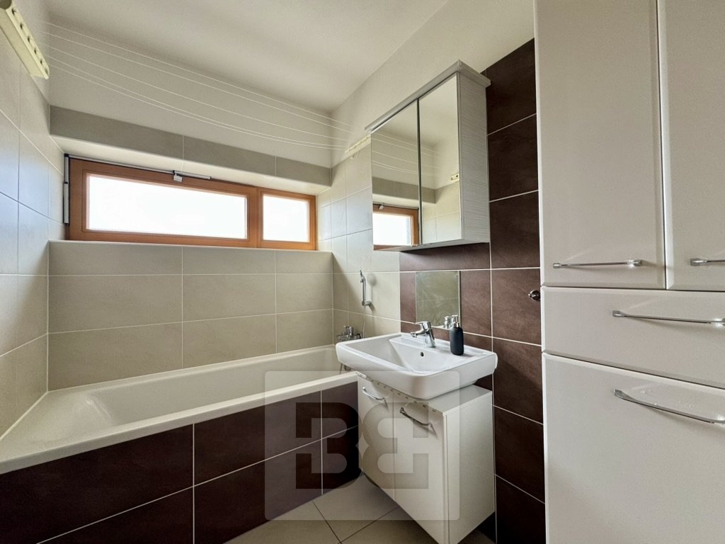 07069587-7AB5-40A1-A87F-C002B8DA1FBB_1_105_c