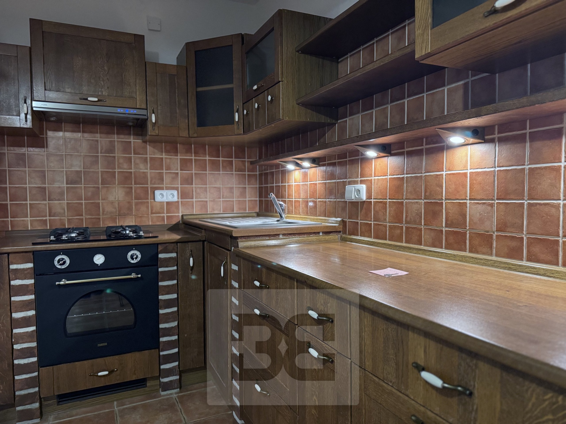 CF8D6F6F-A1B3-4AF6-8164-2E26066C298E_1_201_a