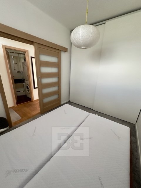 6DC9E67D-73E8-4F5D-881D-8E10A390E9C2